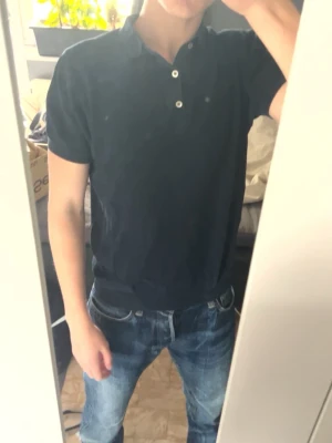 Massimo Dutti Piké - Massimo Dutti - Storlek:M - Acceptabelt Skick -  Nypris: 949kr - Mitt pris: 99kr - Hör av dig vid funderingar💫