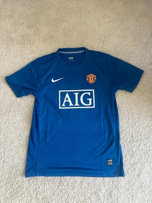 Ronaldo fotbollströja - Snygg retro manchester united 07/08 tshirt som är svår att få tag på. Skit snygg och perfekt inför sommarn