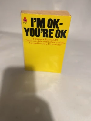I'm OK - You're OK pocketbok - En klassisk pocketbok med gul framsida och svart text, skriven av Thomas A. Harris. Boken har mjuka pärmar och är lätt att ta med sig. Perfekt för dig som gillar psykologi och personligt växande.