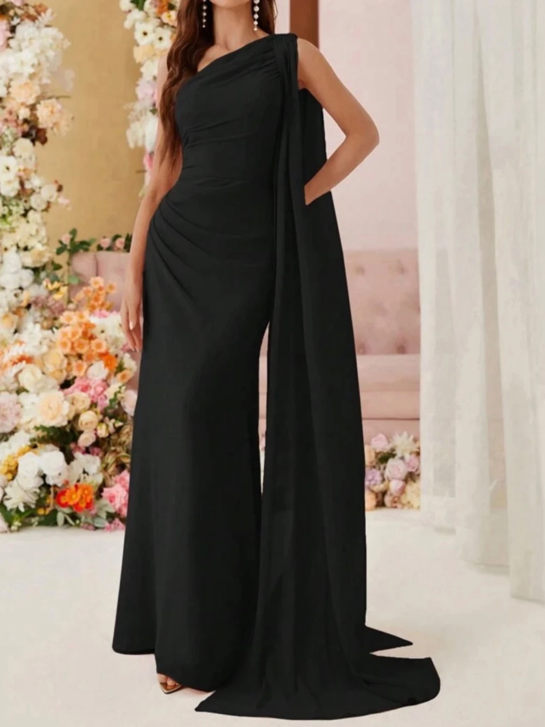 Svart oneshoulder långklänning