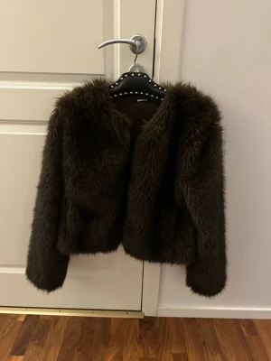 Furrjacka - Använd 1 gång. Slutsåld överallt