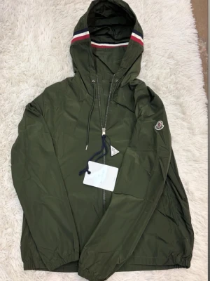 Grön vindjacka från Moncler - Grön Moncler Windbreaker Inte andvänd 