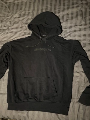 MM sports hoodie - Riktigt skön hoodie för gymmet. Den är använd och tvättad. Stolek L