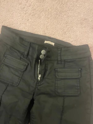 Nelly skinnbyxor  - De populära slutsålda skinnbyxorna från Nelly. Jag har använt dem ganska mycket. Skriv om ni har frågor, pris går även att diskutera💕