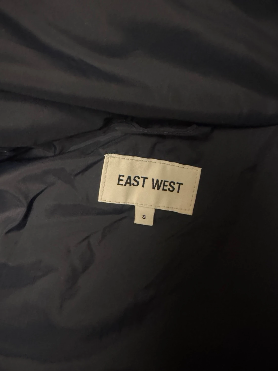 Mörkblå pufferjacka med dragkedja - 2