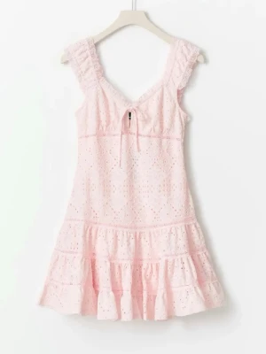 Ljusrosa spetsklänning med volang - Superfina ljusrosa klänning med volang från gina tricot! 🩷🩷