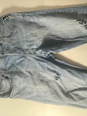 Replay jeans - Replay jeans bra skick 🙌| passar bra på storlek S 🎁| väldigt snygga och billiga 🍀| passar väldigt nice dom är sköna,snygga och BILLIGA 🎁✅|