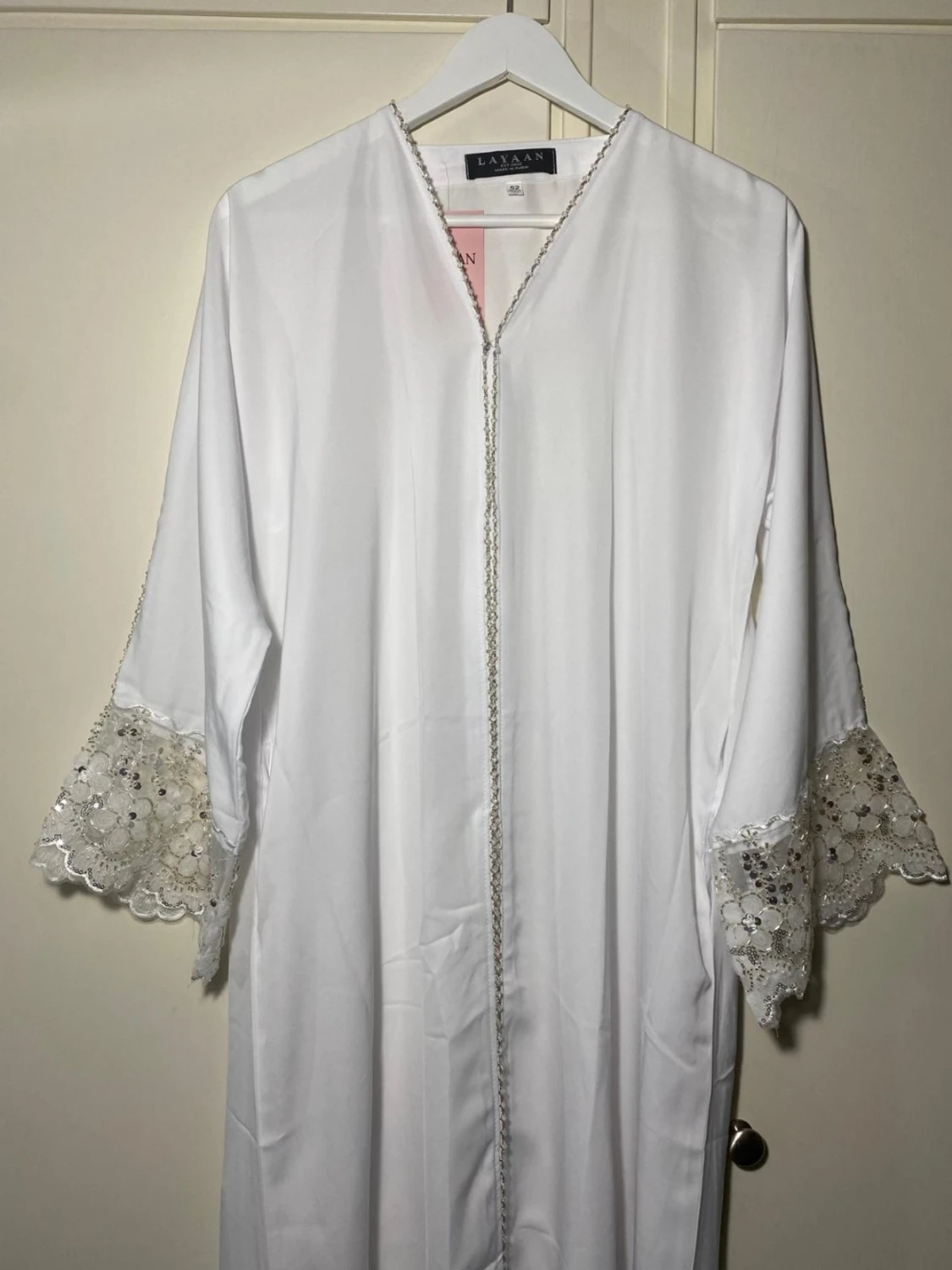 Vit abaya