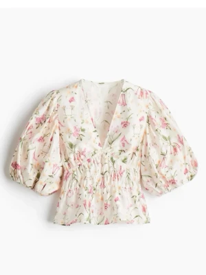 Hm blus - Super fin och somrig blus från hm, i väldigt fint skick ändast testad! Den är helt slutsåld just nu och väldigt eftertraktad 💓 hör av dig vid funderingar