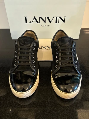 Lanvin Skor - Feta Lanvin skor i svart | UK 7 som motsvarar ca 41-42 | Dem är i ett grymt och skick få tecken av användning | Lanvin-dustbag följer med | Tveka inte att kontakta oss vid minsta fundering!