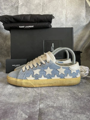 Saint Laurent skor  - Saint Laurent limted edition skor | skick: mycket fint | färg blå | storlek: 36 | ingår: allt og | skriv vid frågor | mvh MD closet 