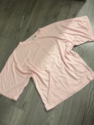 rosa t-shirt - aldrig använd!🩷