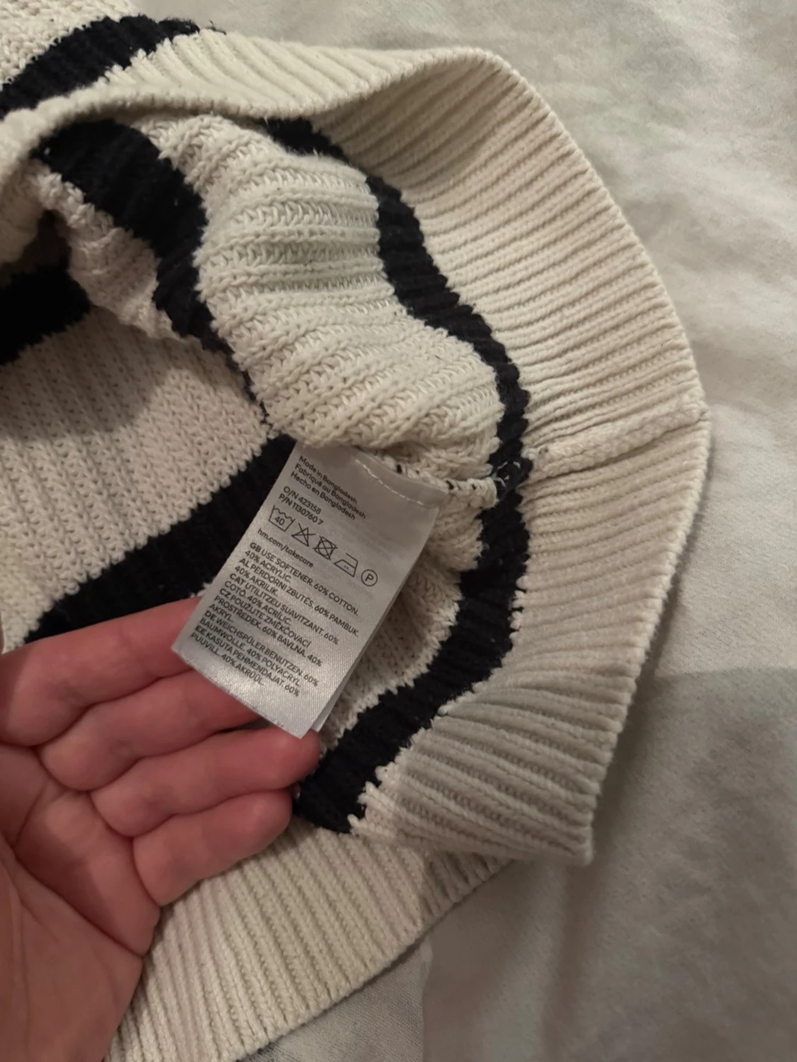 Vit stickad tröja med svarta ränder - 3
