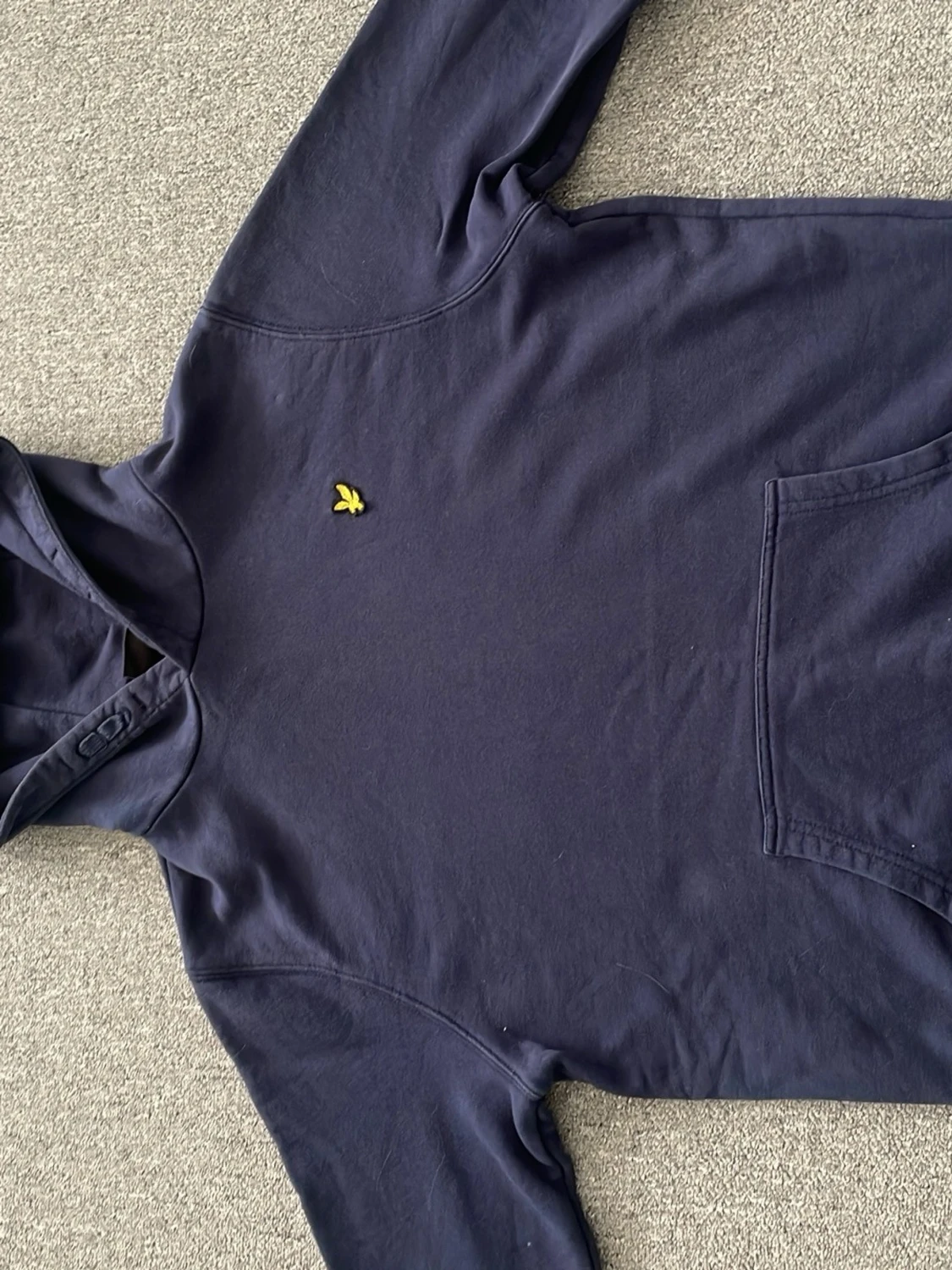 Mörkblå hoodie från Lyle & Scott - 1