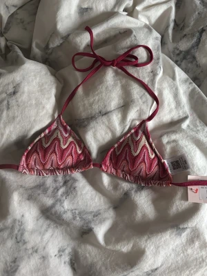 Nelly bikini xxs  - Helt slutsåld bikini från Nelly! Island escape bikini top