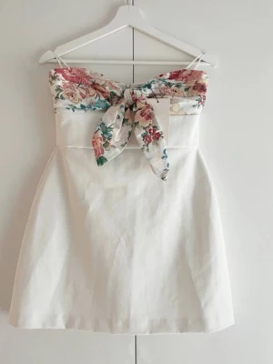 Sommarklänning - Eftertraktad och slutsåld överallt därav priset!💓passar en strl S/M, prislapp är dessvärre inte kvar längre 