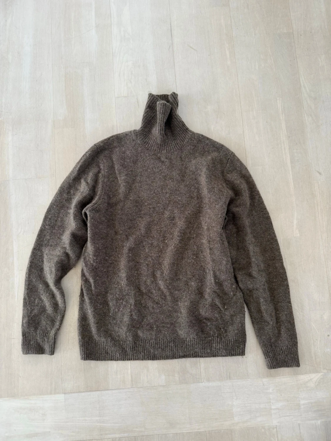 Brun polotröja i ullmix