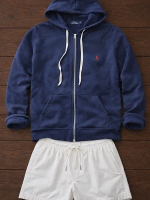 Ralphlauren zip hoodie - Säljer denna snygga ralphlauren zip hoodien i storlek M. Den är använd en gång så skicket är som nytt. Skriv vid fler frågor eller bilder 