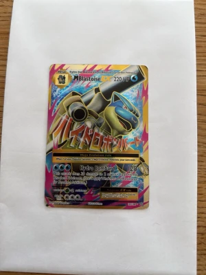 Mega Blastoise EX Pokémonkort - Säljer dessa 4 EX pokemonkort.                                       Skicket är det som syns på bilderna!!!                           Finns att hämta i torslanda annars fraktar jag.                   Korten packas noggrant. Ansvarar inte för PostNords hantering efter inlämning.