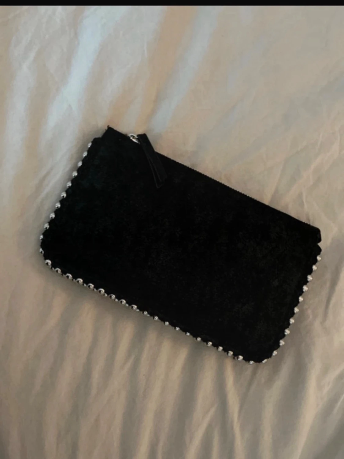 Svart kuvertväska med kedja