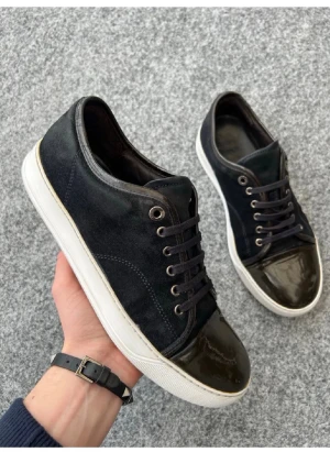 Lanvins uk6 - Tja! Säljer nu dessa sjukt feta och trendiga lanvins! Dem är size uk6 som motsvarar 40-41! Skick 8/10 som bilderna! Nypris 5000kr, mitt pris endast 1799+ fri frakt 📦! Kan gå ner i pris vid snabb affär! Det ingår en lanvin dustbag!  Hör av dig vid minsta fundering 🤩