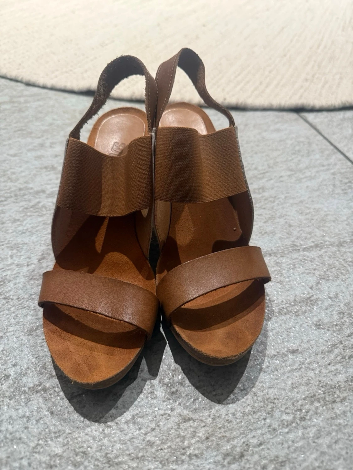 Bruna kilklackade sandaler - 1