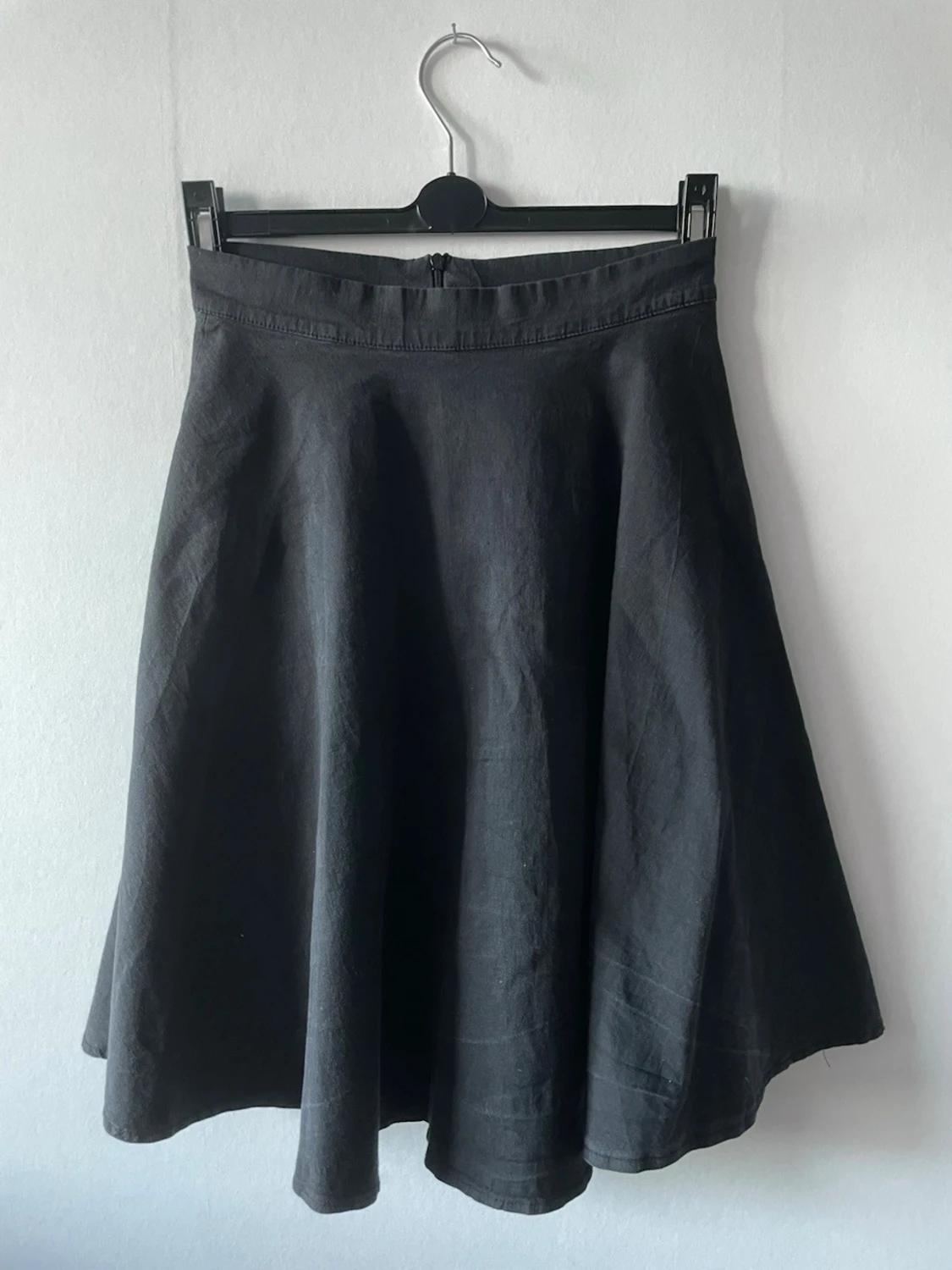 Svart vid kjol med dragkedja