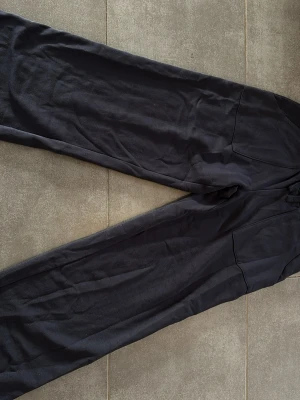 Mörkblå mjukisbyxor från 157 - Oanvända mjukisbyxor. I nyskick! 