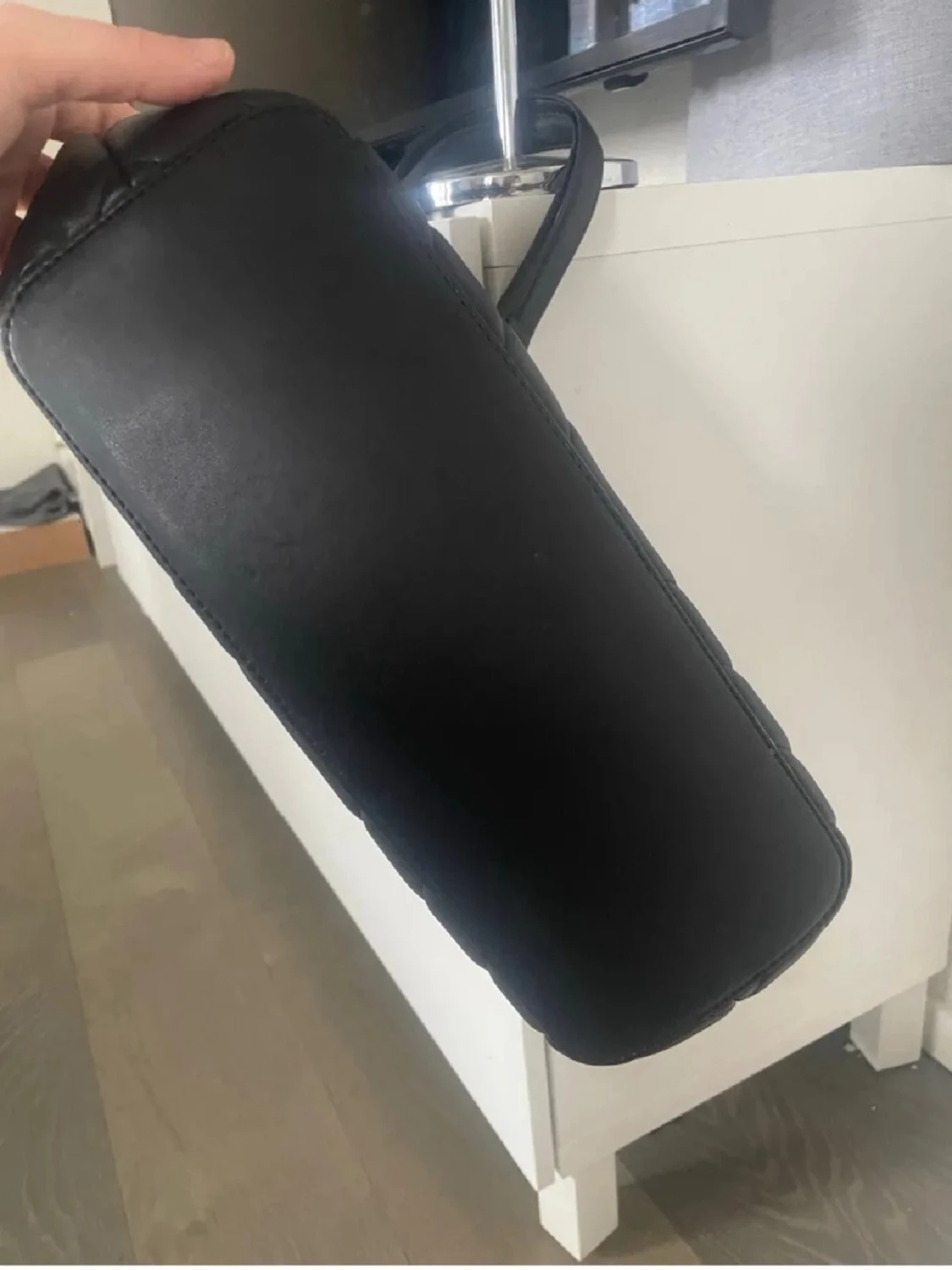 Svart quiltad handväska från DKNY - 3