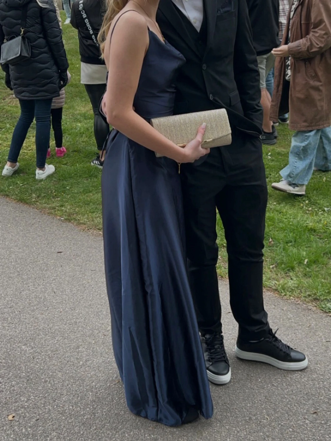 Marinblå långklänning i satin - 2