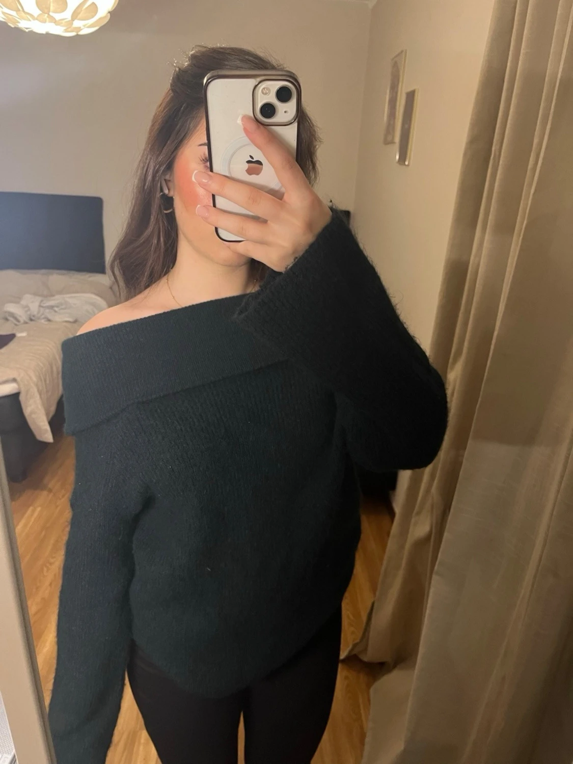 Mörkgrön off shoulder stickad tröja