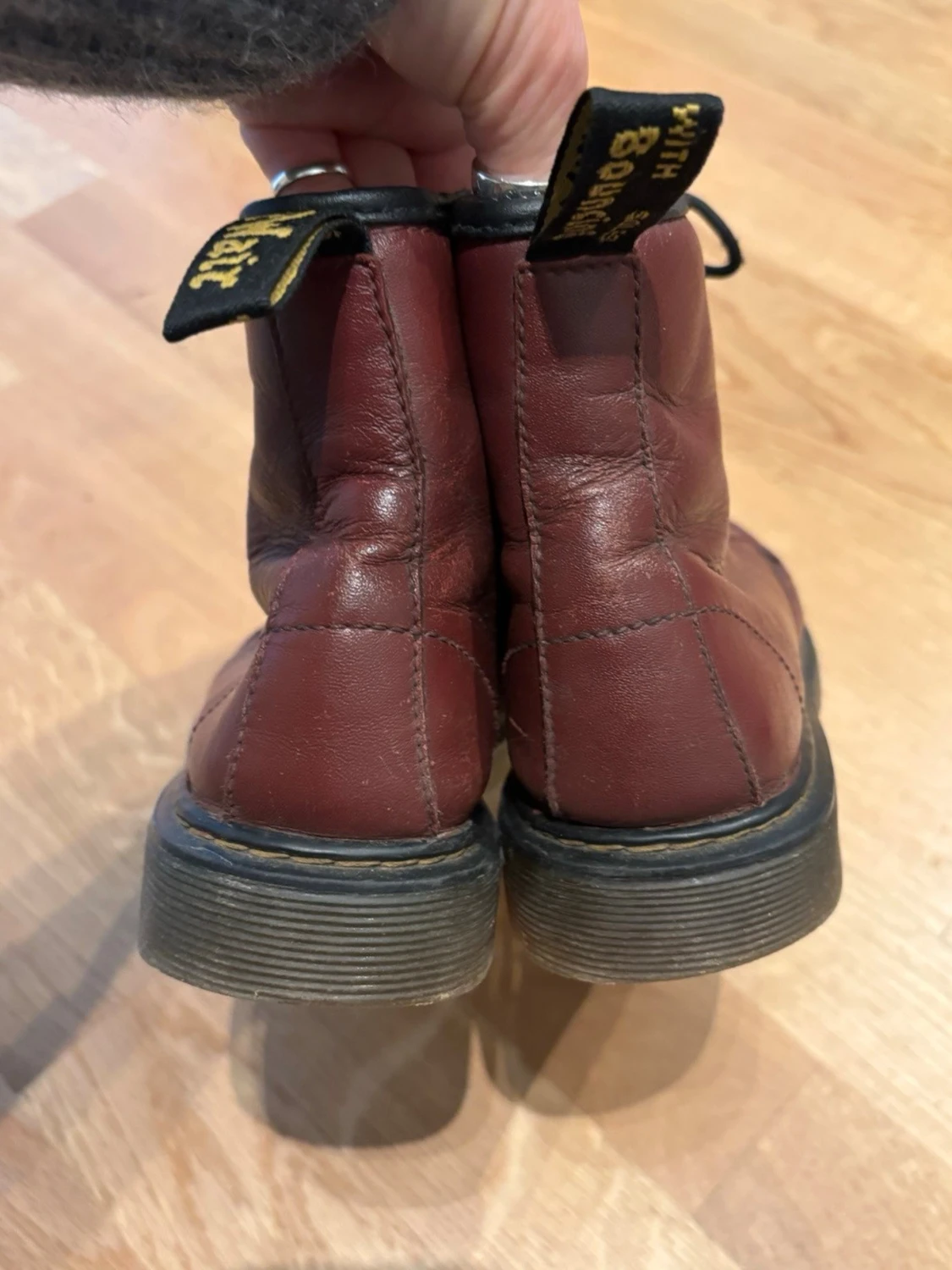 Vinröda Dr. Martens boots stl 35 - 1