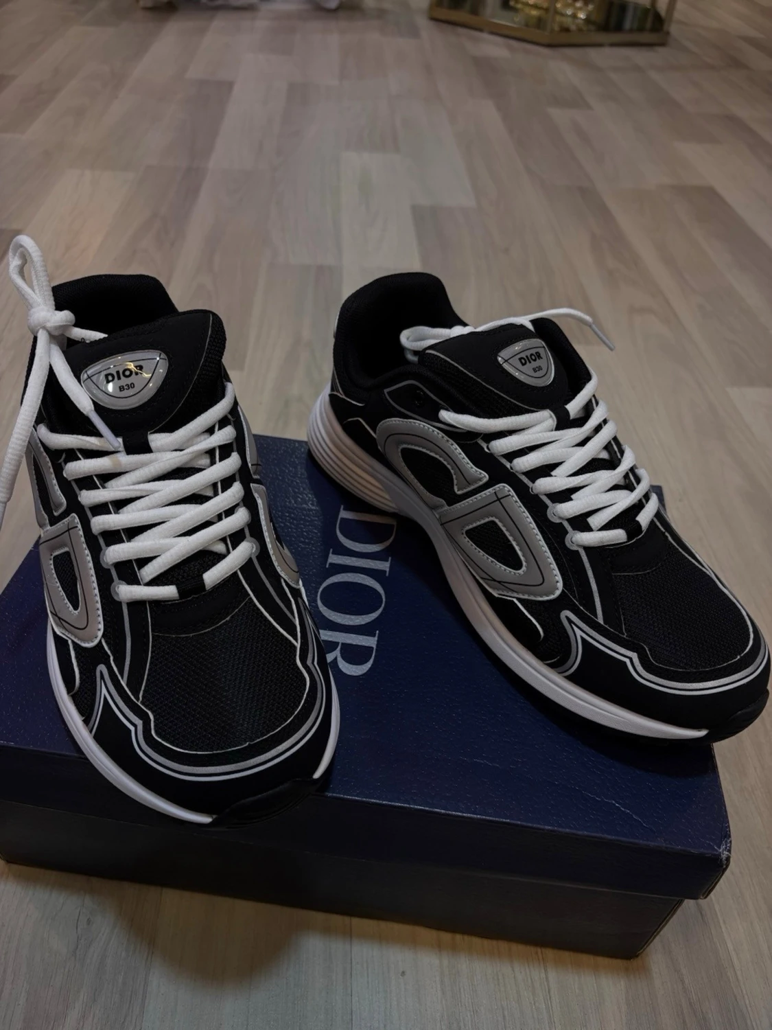 CD Sneakers Storlek 43