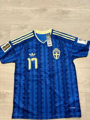 Sverige fotbollströja VM player edition Gyökeres - Helt ny VM Sverige tröja player edition med storlek m, priset kan diskuteras, levereras inom 24 Tim 