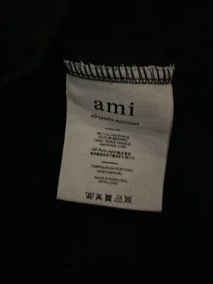 Svart sweatshirt från Ami Paris - Svart tröja fårn ami paris, mycket bra skick i storlek S!