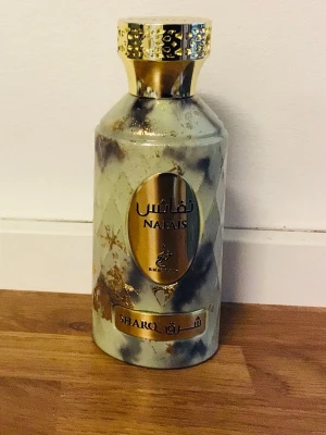 Nafais sharq parfym - Nafais sharq parfym från Khadlaj, använt ca 5 ml