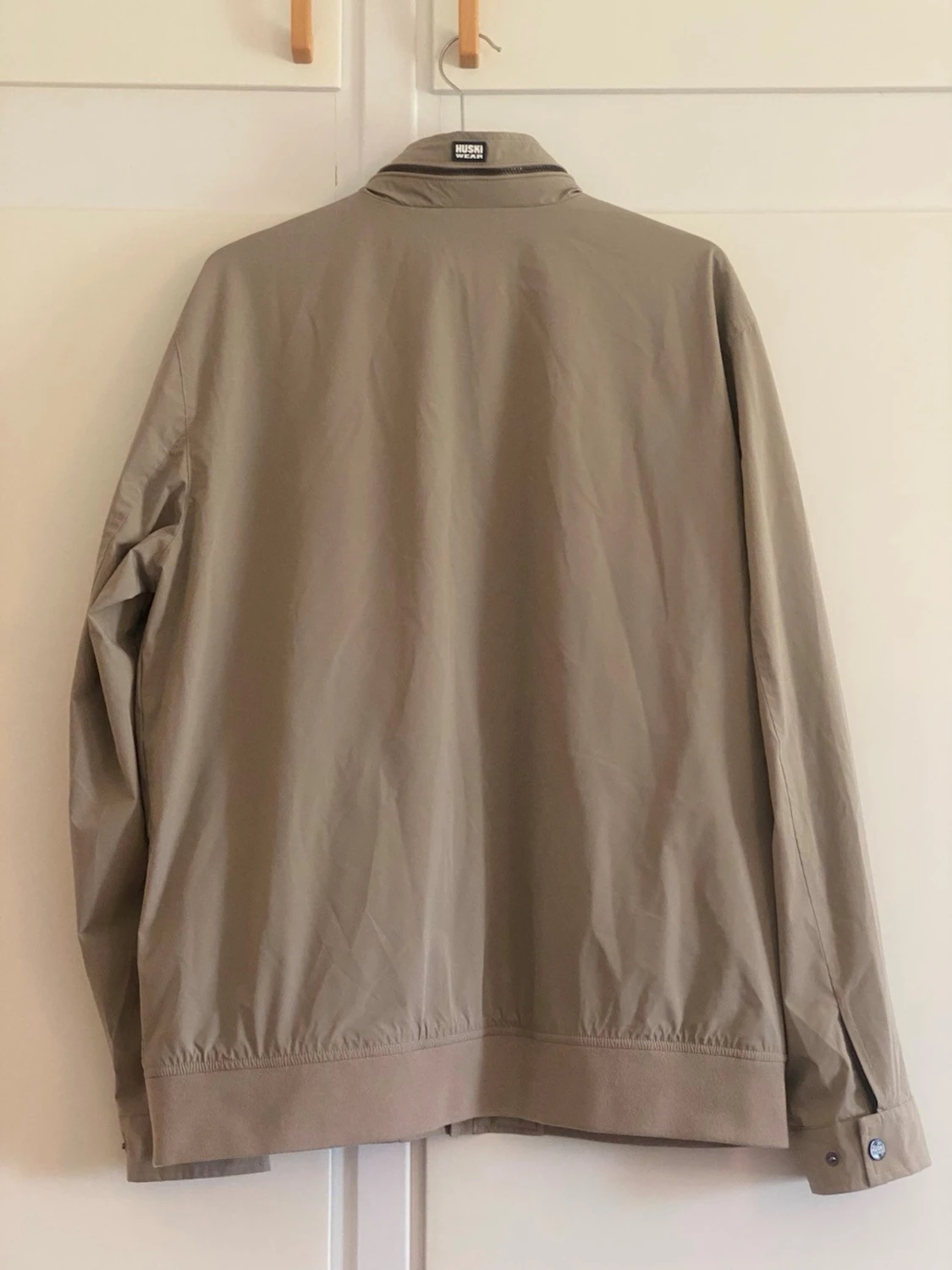 Beige vindjacka från Huski wear - 1