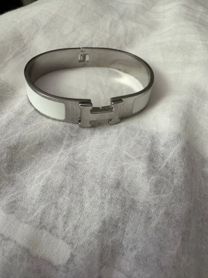  H-armband - Fint armband