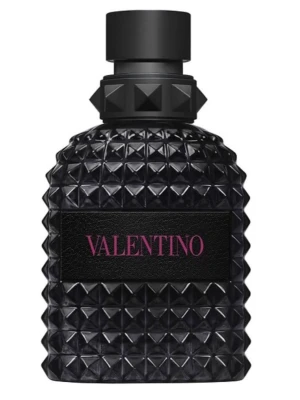 Valentino parfym svart flaska - Snygg parfym från Valentino i en cool svart flaska med nitar och struktur. Flaskan har en lyxig känsla och är tillverkad i glas med ett svart lock. Märkets logga syns tydligt på framsidan i rosa text.