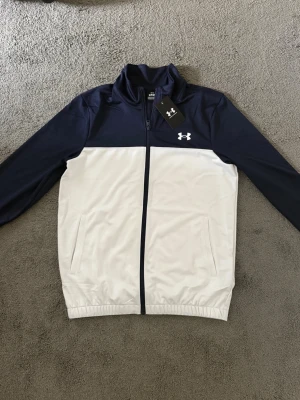 Under armour tröja - HELT NY 10/10 storlek S under armour tröja