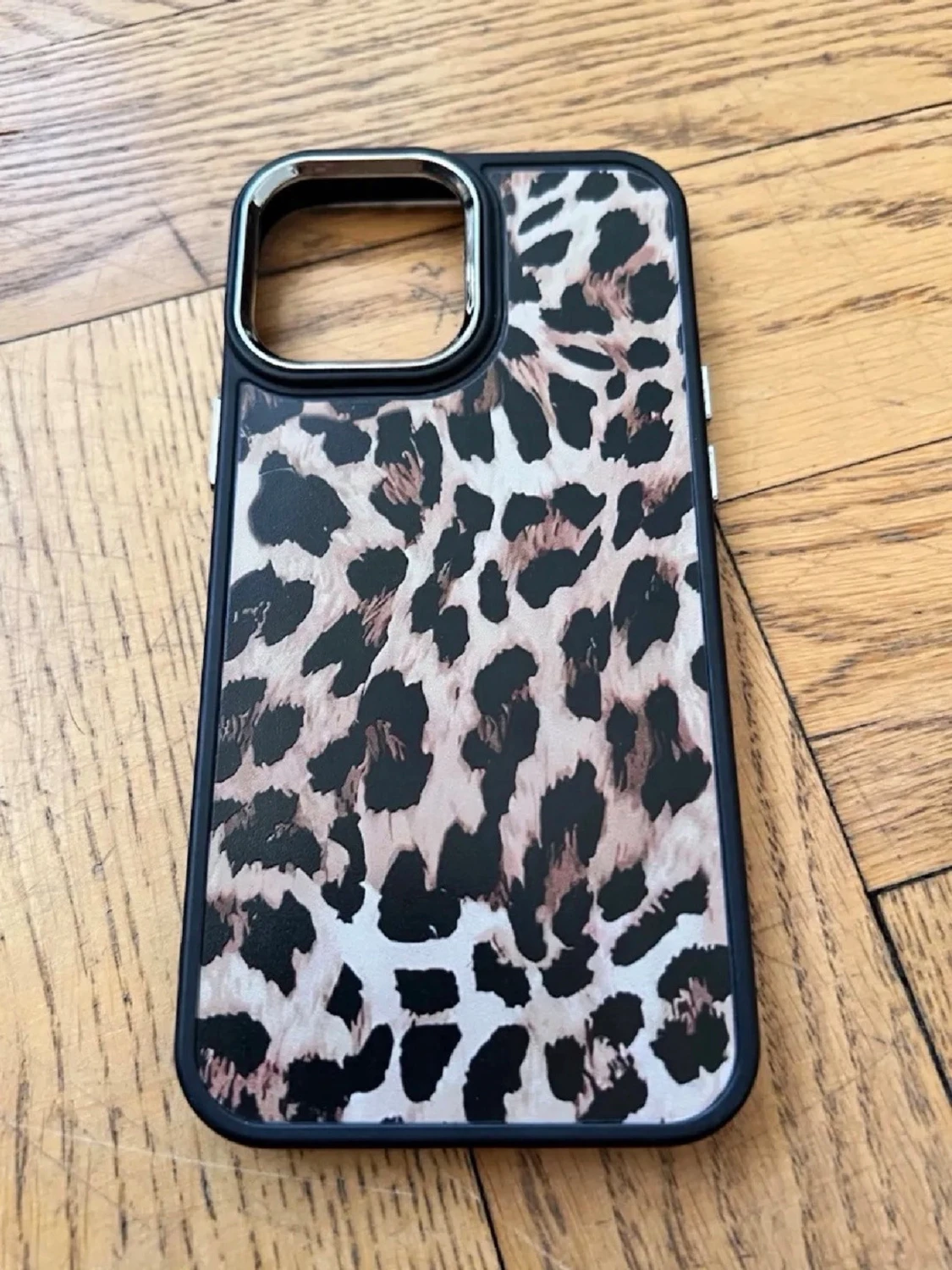 Leopardmönstrat mobilskal med svart kant