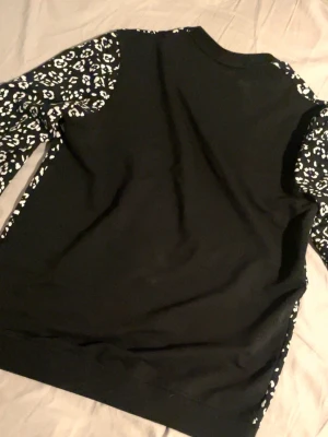 Svart och vit Valentino sweatshirt - Valentino sweatshirt