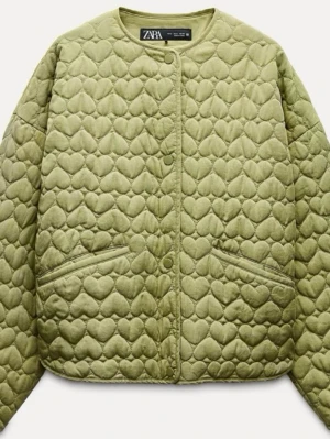 Olivgrön quiltad cardigan från Zara - Nästan oanvänd jacka fårn Zara 