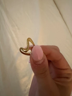 Guldig vågig ring - Guld vågig ring. 