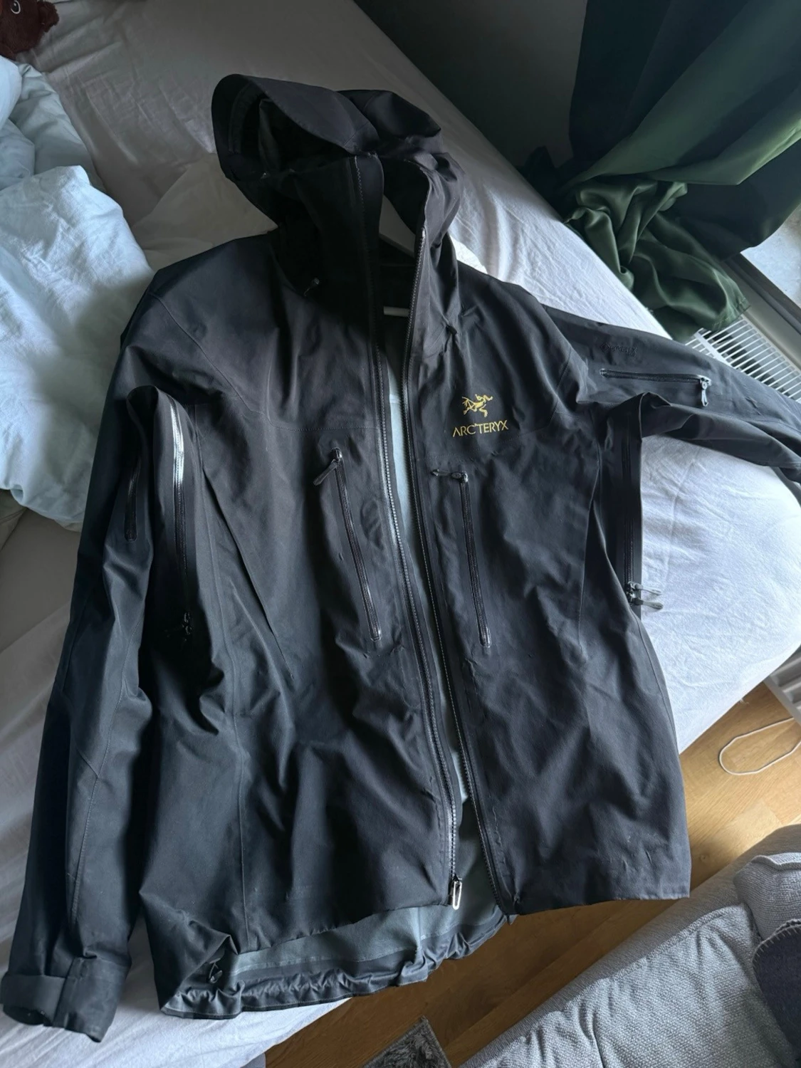 Svart vindjacka Arc'teryx Alpha SV - 1