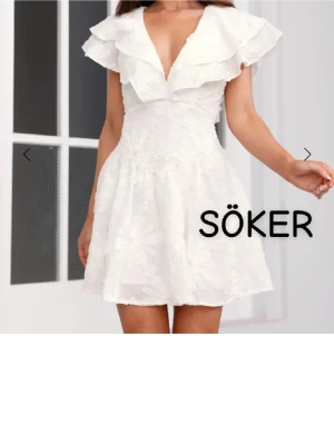 Student klänning  - SÖKER denna klänning från Hello Molly i storlek XS eller S