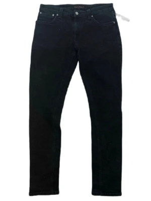 Nudie jeans  - Nudie jeans i modellen skinny lin, sparsamt använda och i mycket fint skick! Storleken är 33/30 skriv vid minsta fundering, priset är diskuterbart😊