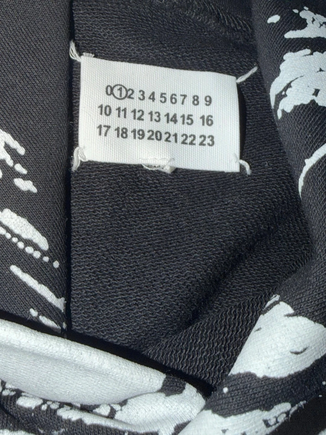 Maison Margiela svart hoodie med tryck - 3