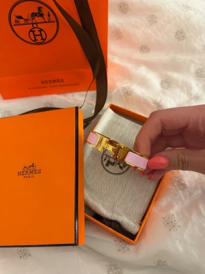 Ljusrosa armband - Box tillkommer! 