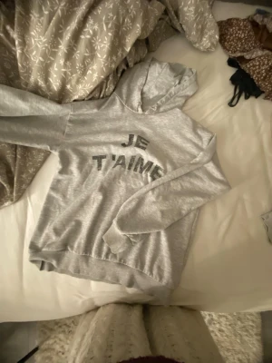 Hoddie - Jätte fin och mysig hoddie från Gina.